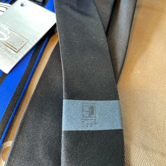 Steven Land Luxury Blue and Black Vertical Striped 100% Silk Tie - Picture 6 of 7